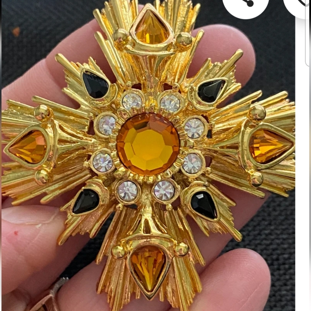 Joan Rivers Broach - Picture 2 of 5